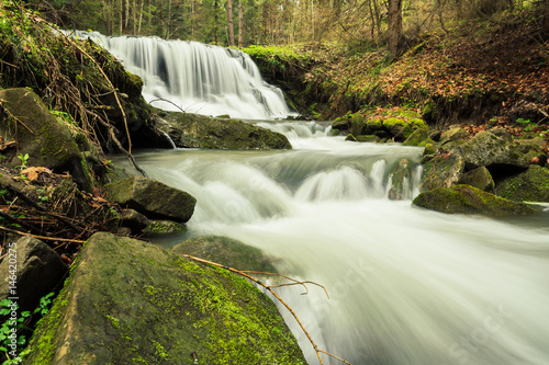 Fototapeta Naklejka Na Ścianę i Meble -  Small waterfall in the forest.