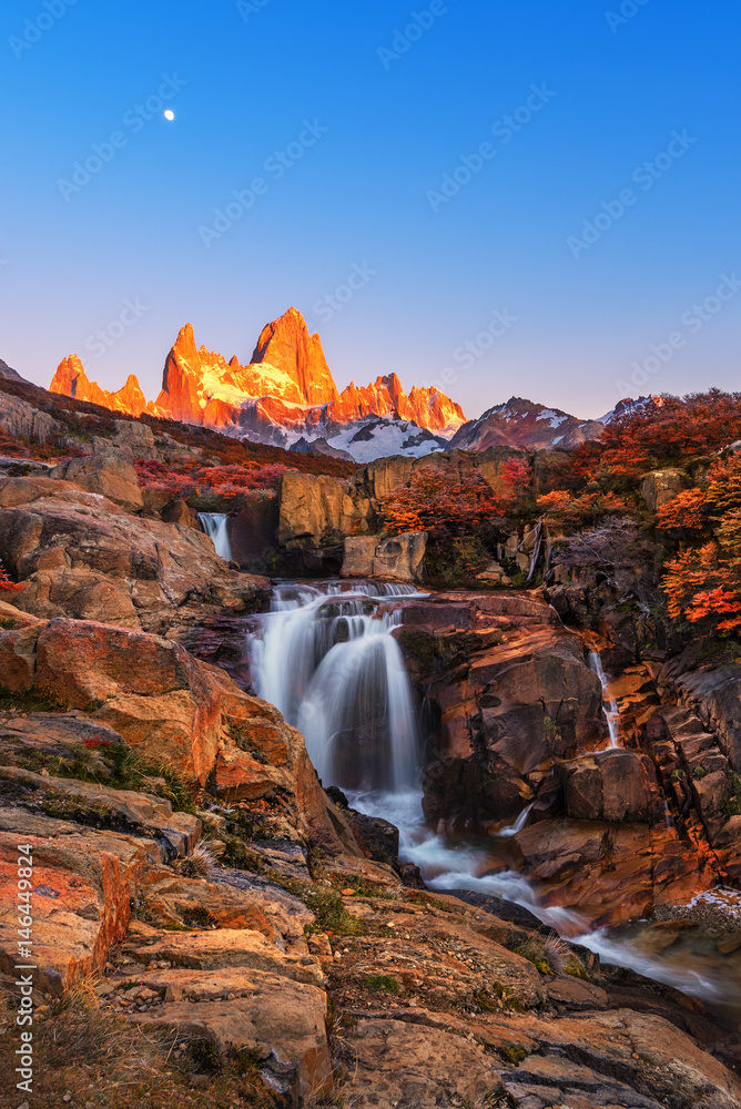 Naklejka premium Fitz Roy mountain near El Chalten, in the Southern Patagonia, on the border between Argentina and Chile. Dawn view from the track.