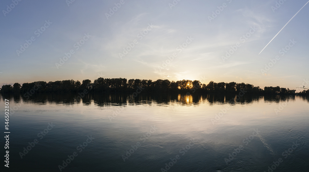 Obraz premium landscape on the river at sunset