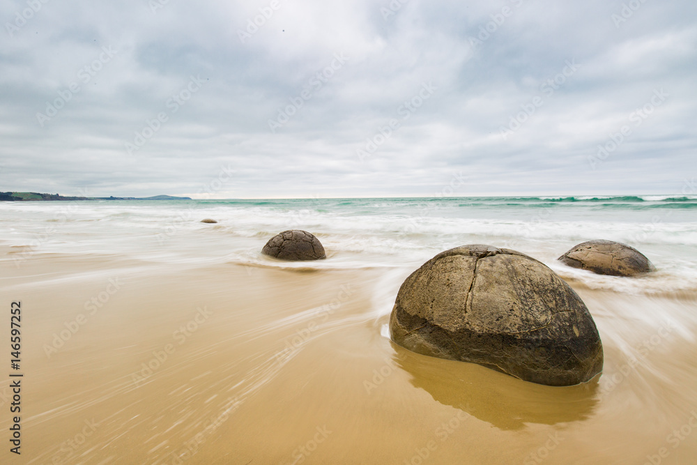 Moeraki Bolders auf Südinsel in Neuseeland Moeraki Bolders auf Südinsel in Neuseeland