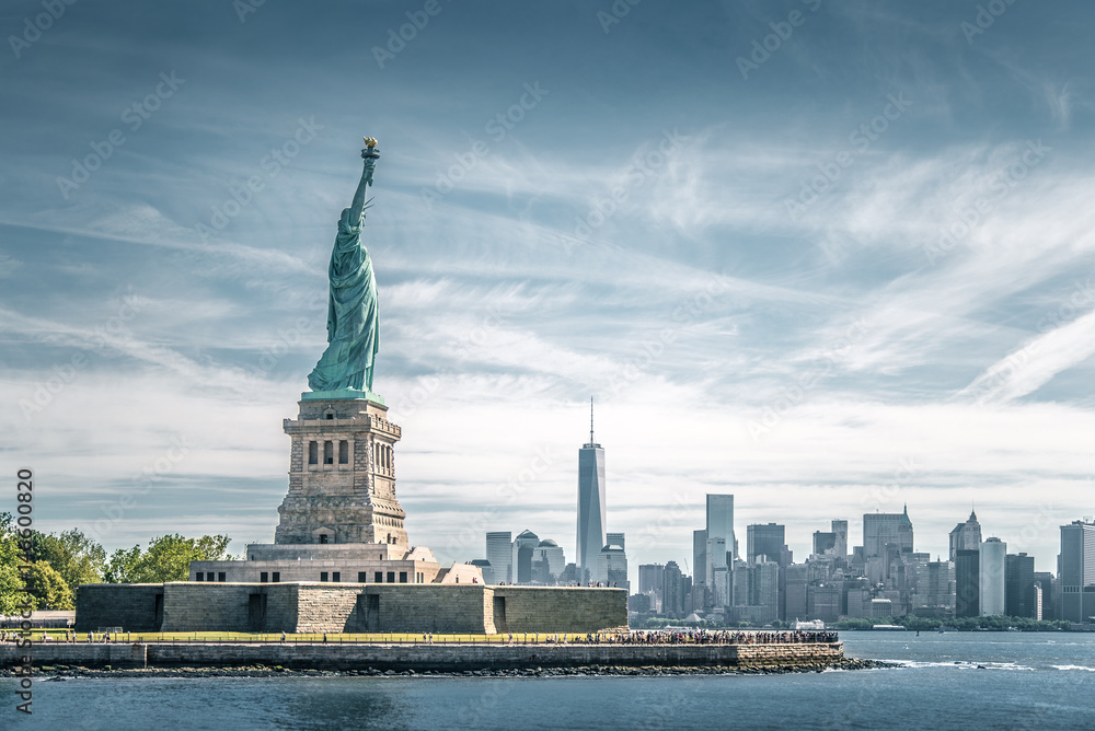 The statue of Liberty and Manhattan, Landmarks of New York City