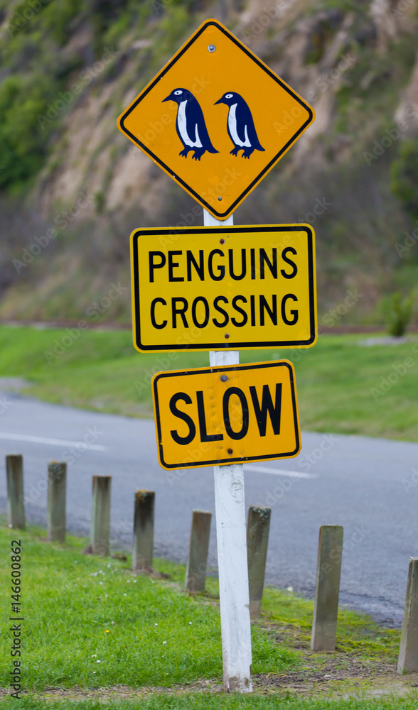 Penguins Crossing Schild in Oamaru in Neuseeland