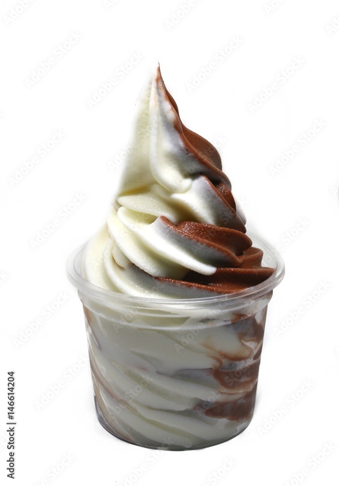 soft serve ice cream in a cup foto de Stock | Adobe Stock