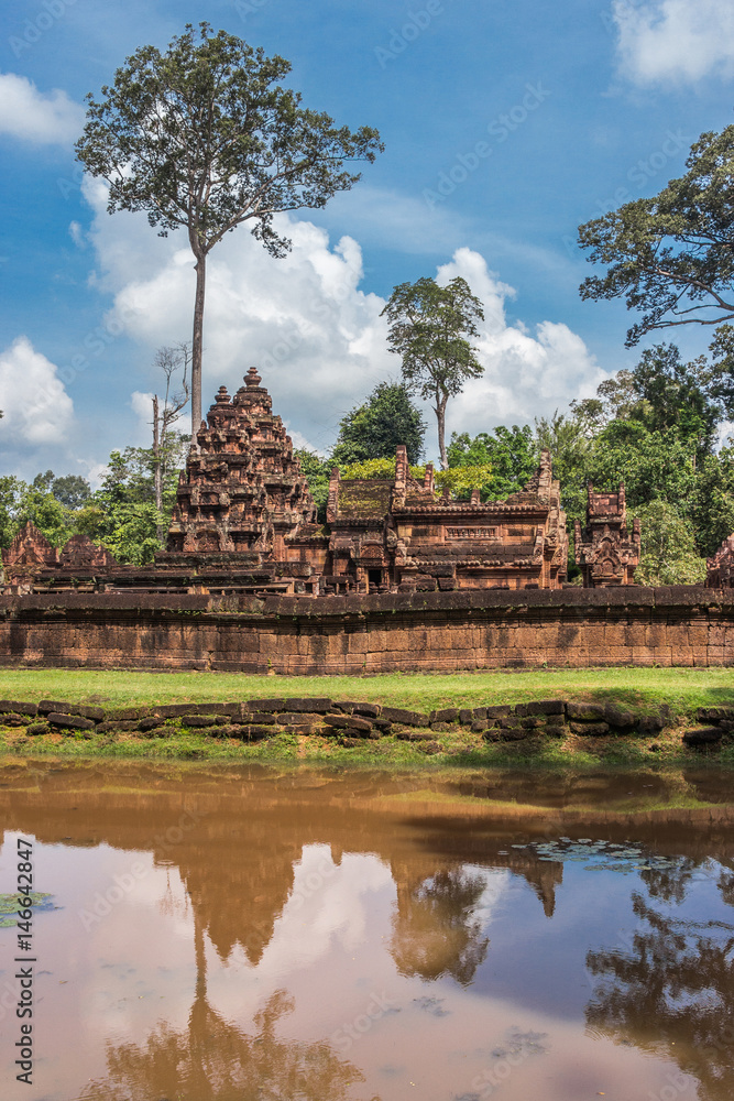 Obraz premium Banteay Srei Temple seen across the moat, Angkor area, Cambodia