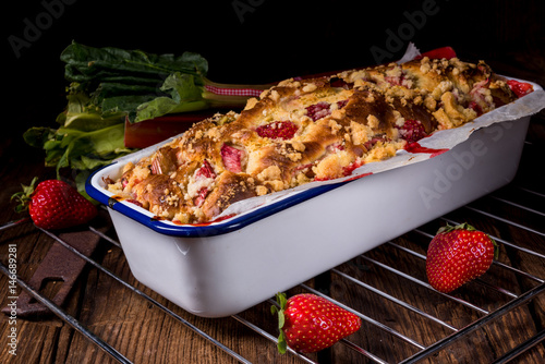 strawberry rhubar pie photo