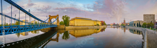 Obraz na płótnie Wroclaw, Poland- Grunwaldzki Bridge on the Oder River