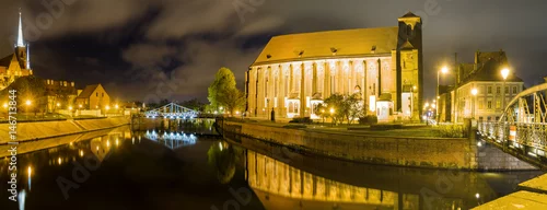 Naklejka na ścianę Wrocław, Polska - Panorama historycznej i historycznej części starego miasta „Ostrów Tumski”.
