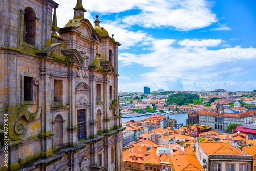 Foto View of colorful Porto's city center with Duoro river from Igreja dos Grilos