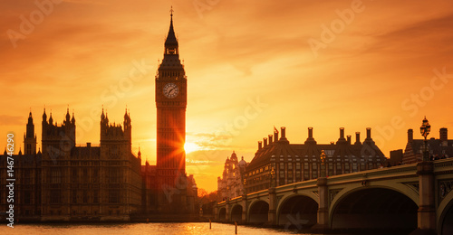 Famous Big Ben clock tower in London at sunset © Frédéric Prochasson