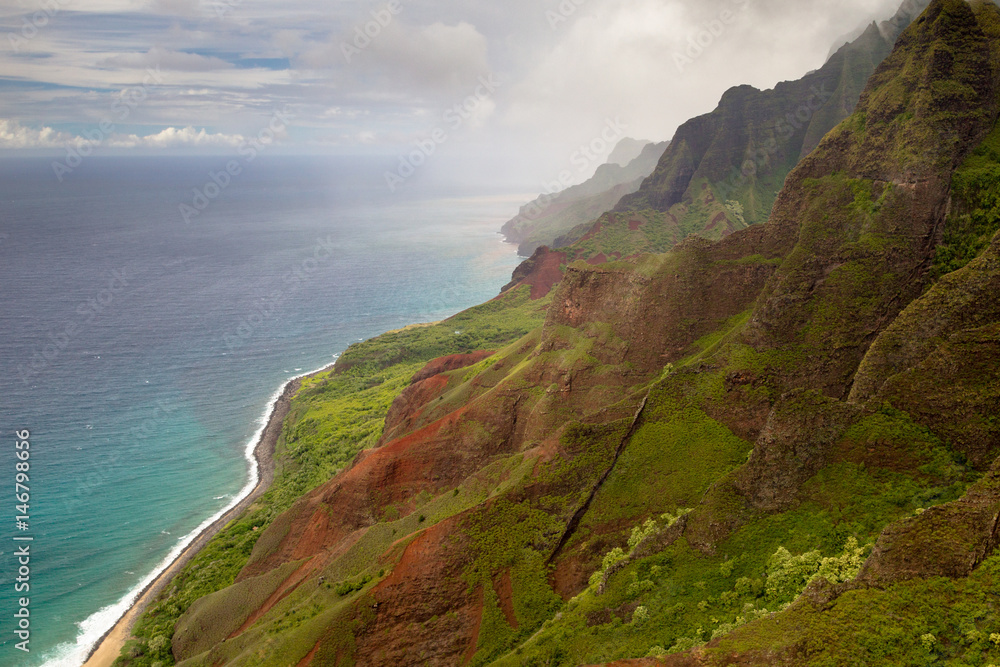 Luftaufnahme der Na Pali Coast auf Kauai, Hawaii, USA.