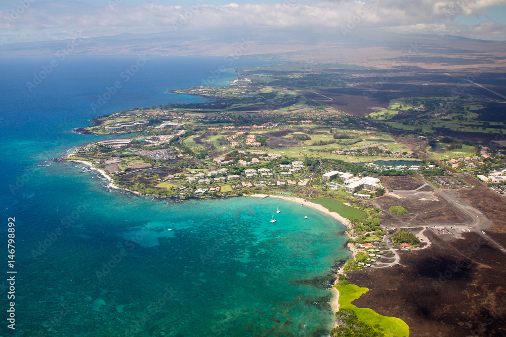Luftaufnahme von Waikoloa Beach an der Westküste von Big Island, Hawaii, USA.