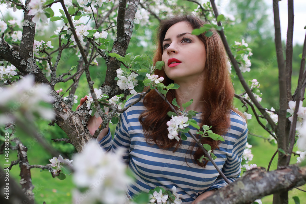 Naklejka premium woman and flowers tree apple