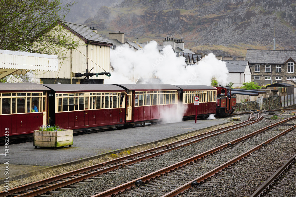 Naklejka premium Narrow gauge steam engine on the Blaenau Ffestiniog railway in Wales