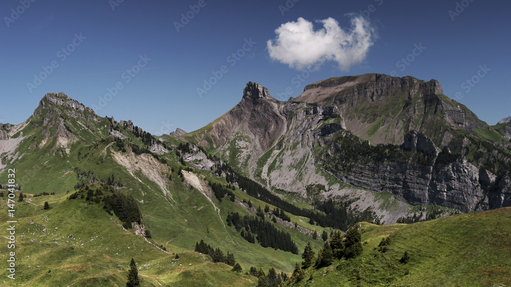 Auf der Schynigen Platte in der Gemeinde Gündlischwand am 08.08.12. Der auffallende Gipfel in der Mitte ist die 