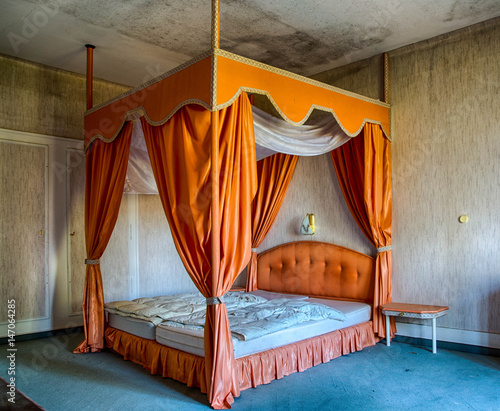 Obraz na płótnie Altes Geisterhotel des Königs w salonie