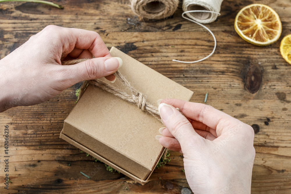 Obraz premium Wrapping Christmas gifts.