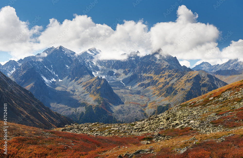 Fototapeta premium Beautiful autumn landscape, Altai mountains Russia.