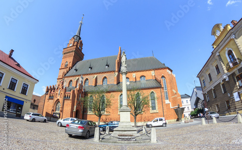 Bazylika katedralna Narodzenia NMP w Tarnowie – kościół gotycki z XIV w, przebudowywany w latach 1827-1900. Trzynawowy, zamknięty trójboczną absydą oraz wysoką na 72 m wieżą.