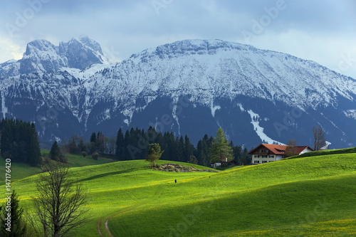 Frühling mit Neuschnee in den bayrischen Alpen