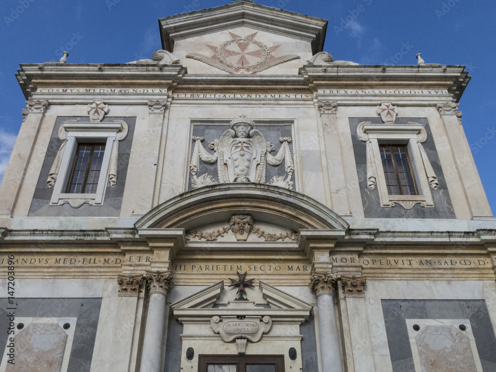 Obraz premium Principal facade of the Church of Santo Stefano Knights in Piazza dei Cavalieri, Pisa. Tuscany, Italy.