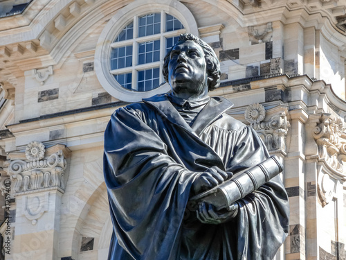 Statue Martin Luther Bibel Dresden photo