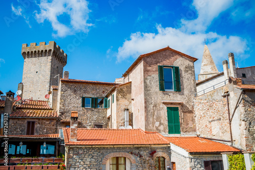 Le château du village de Capalbio en Toscane © Gerald Villena