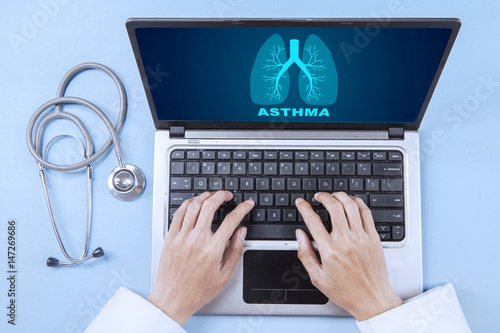 Doctor with lungs symbol on the laptop photo