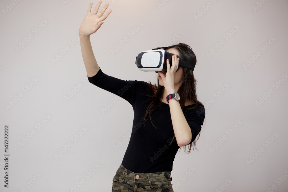 Obraz premium Happy woman wearing virtual reality goggles