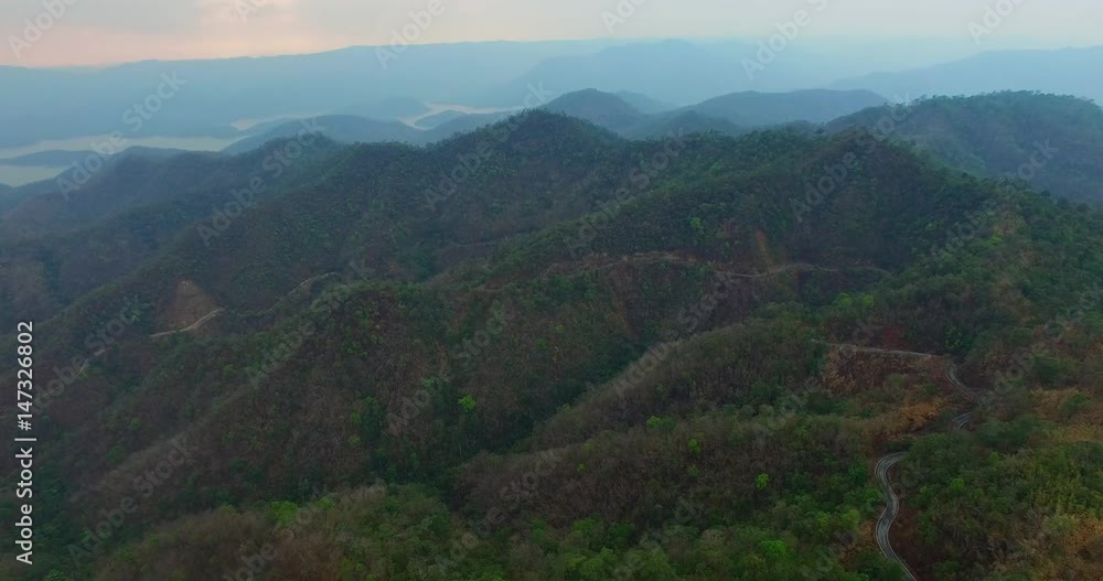 The main road on the ridge is high and steep.
The main road on the ridge is high and steep.