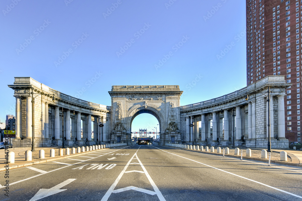 Fototapeta premium Manhattan Bridge Arch - New York, USA