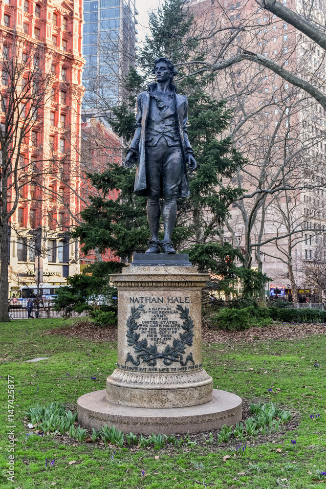 Obraz premium Nathan Hale Monument - New York City