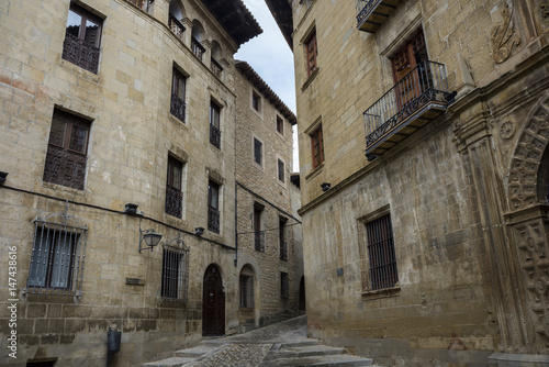 Traditional architecture in Sos del Rey Catolico, Spain. On the right can be seen the Town Hall, built at the end of the XVI century in Renaissance style © ihervas