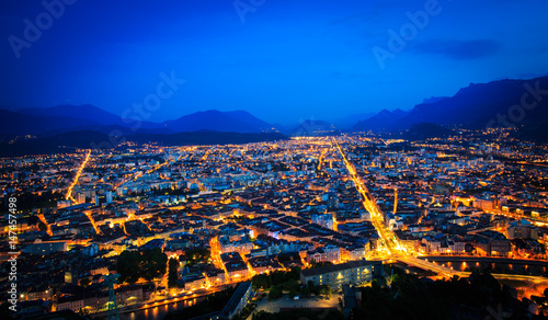 La nuit de Grenoble à partir de la Bastille  © BinhSon