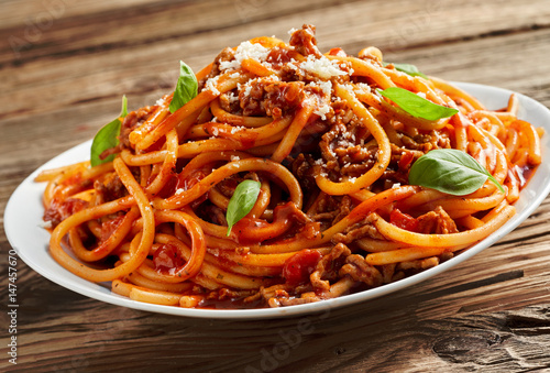 Fotografie Plate of tasty spicy Italian spaghetti Bolognese