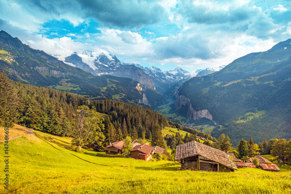 Obraz premium Fantastic landscape with housesnear Lauterbrunnen in the Swiss Alps. Switzerland, Europe