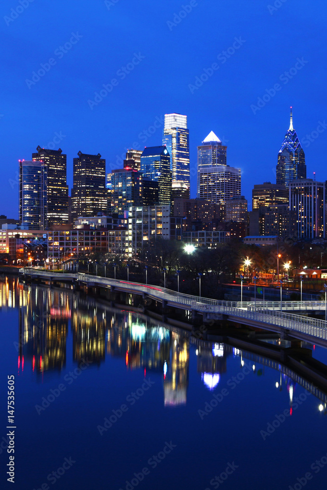 Fototapeta premium Vertical night scene of the city of Philadelphia skyline