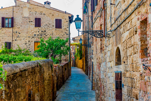 Fototapeta Naklejka Na Ścianę i Meble -  Alleys and small stone roads in the Renaissance city of Colle Val d'Elsa in the province of Siena, Tuscany