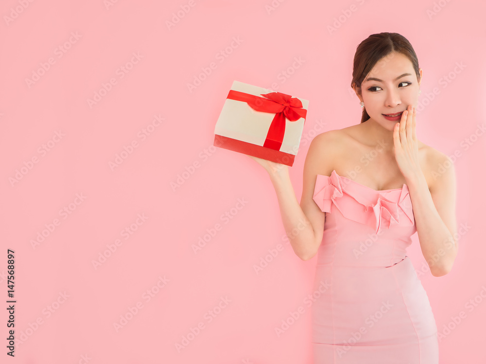 beautiful woman was surprised when looking at the gift box, asian women are thinking about something in their hand beautiful woman was surprised when looking at the gift box, asian women are thinking about something in their hand