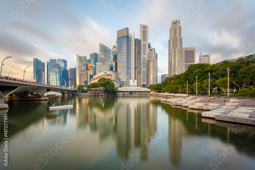 Business building and financial district in sunshine day at Singapore City, Singapore © Southtownboy Studio