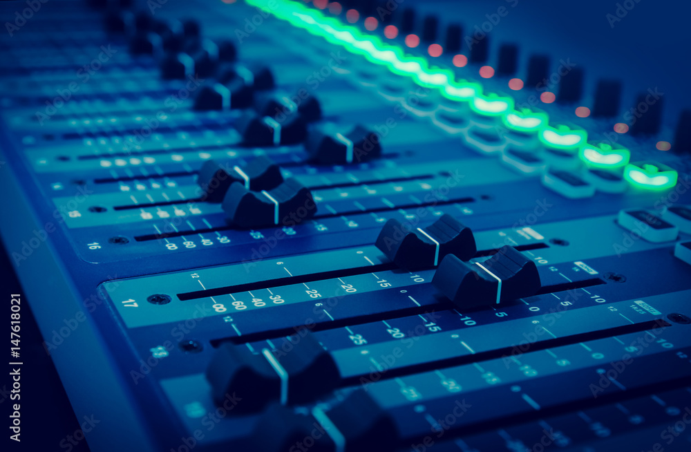 Mixer,Control of high-quality audio and equalizer volume on the mixer. Mixer,Control of high-quality audio and equalizer volume on the mixer.