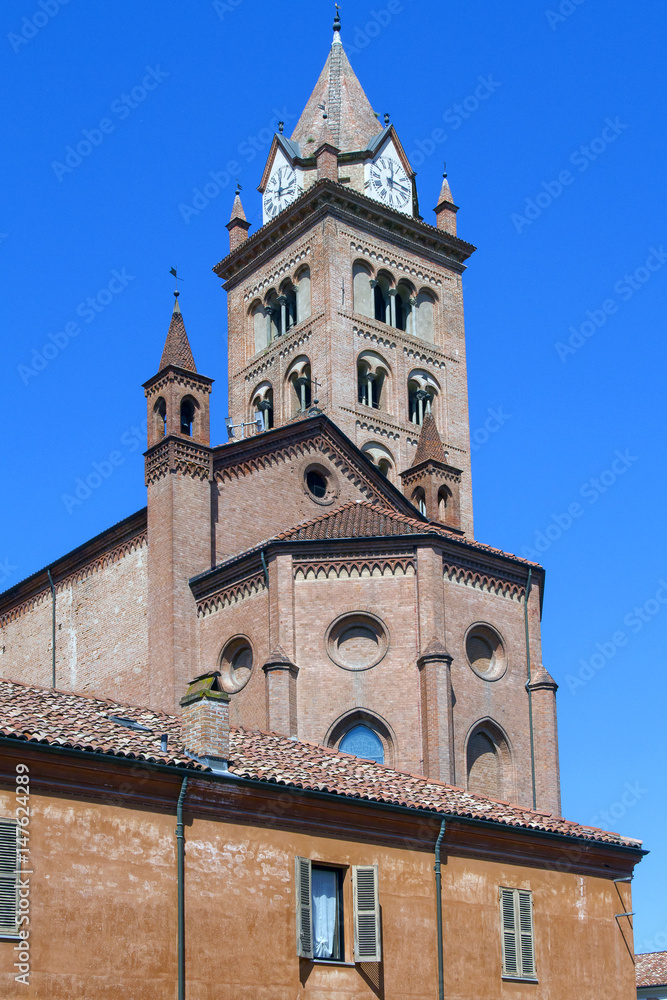 campanile del duomo di alba cattedrale di san lorenzo in provincia di cuneo piemonte italia europa italy europe
