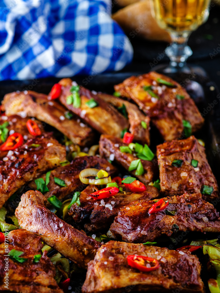 Roasted sliced barbecue pork ribs, seasoned with a spicy basting sauce and served with vegetables.