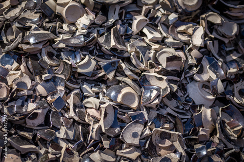 Wallpaper Mural tas de morceau de poteries cassées Torontodigital.ca