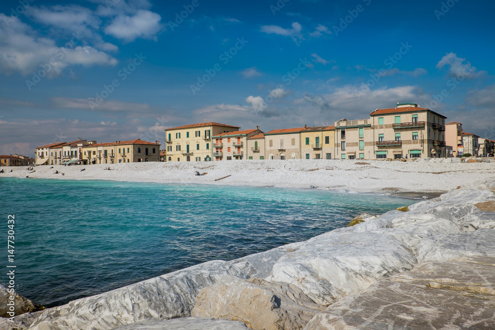 Fotka „MARINA DI PISA, ITALY - Avril 24, 2017: View of the sea and the  beach, Marina di Pisa in Tuscany“ ze služby Stock | Adobe Stock