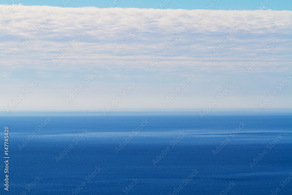 Obraz premium Rippled sea and cloudy sky.