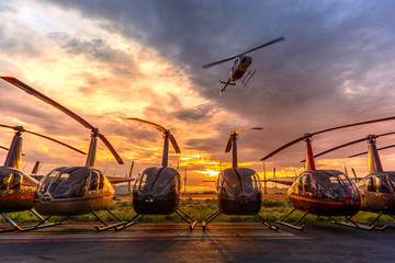 Handdoek met foto Helikopter Helikopter scheert laag over het terrein  © Benjamin