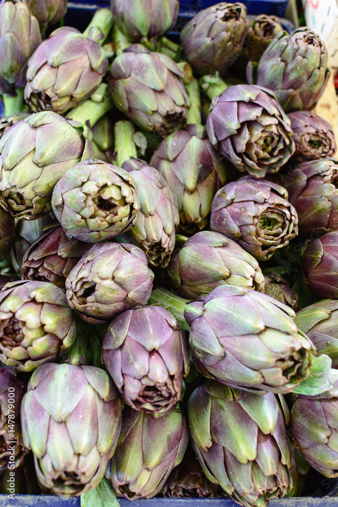Aartichokes in a vegetable market Aartichokes in a vegetable market