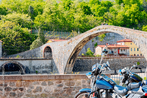 Foto Motorcycling at the Devil's Bridge, Garfagnana, Lucca