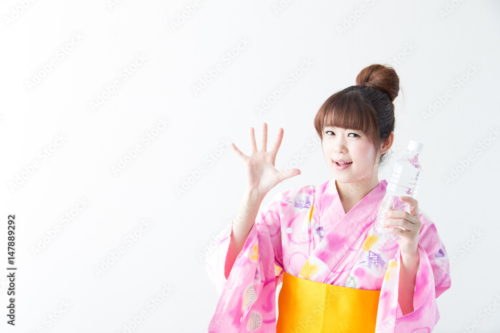 浴衣の女性・白バック 浴衣の女性・白バック