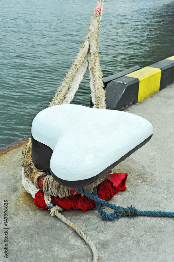 Fototapeta premium Old mooring bollard